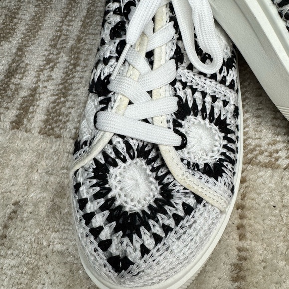 Granny Square Women's Platform Sneakers - Picture 4 of 6